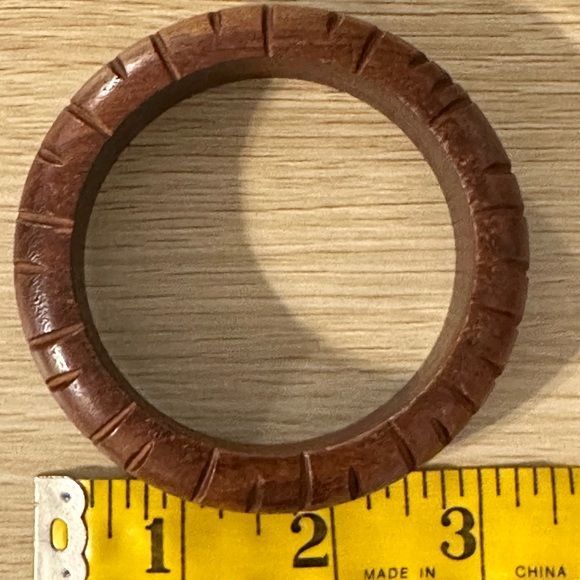 Wooden bangle bracelet - Picture 14 of 16